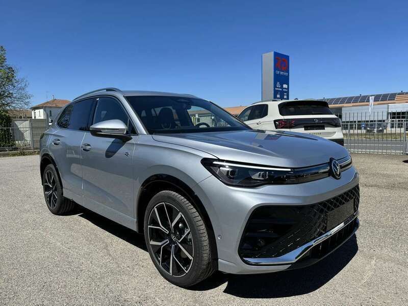 Usata VW Tiguan R-line 150 CV (110 kW) 2024 Grigio urano (gratuito) SUV