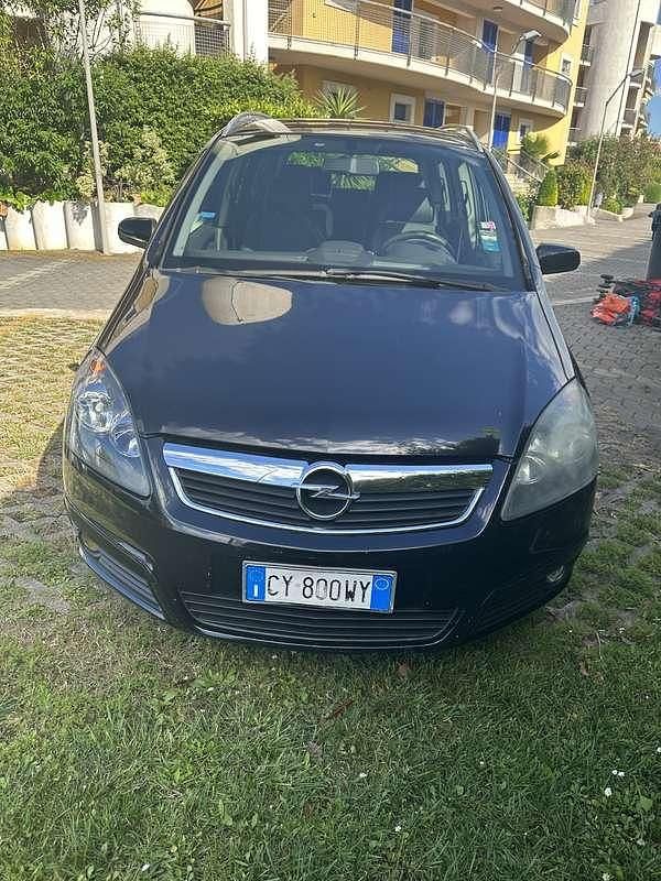Nero Usata 2006 Opel Zafira Monovolume | 1900 € (Buon prezzo) - Immagine 1/4