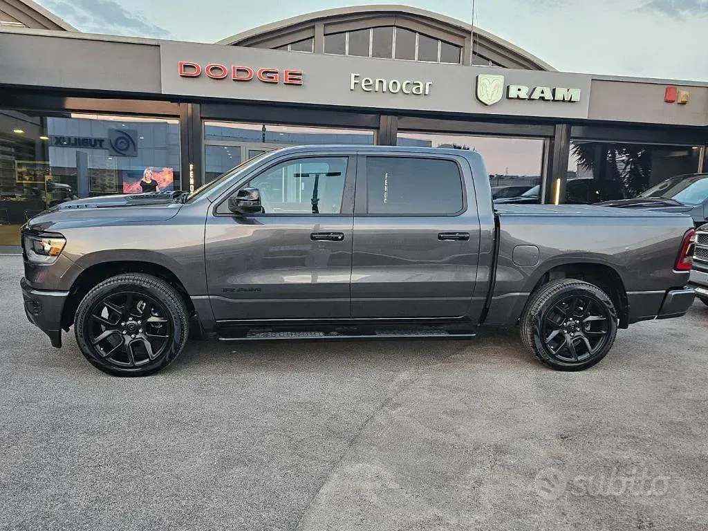 Usata RAM 1500 401 CV (294 kW) 2024 Grigio Pick-up