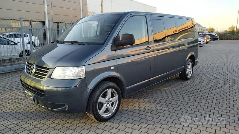 Usata VW Caravelle 174 CV (127 kW) 2007 Grigio Berlina