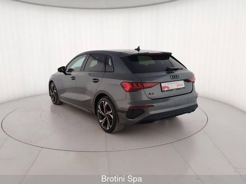 Usata Audi A3 S-Line 116 CV (85 kW) 2023 Grigio metallizzato Berlina