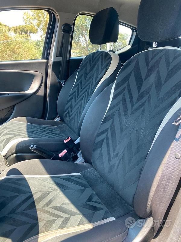 Usata Lancia Ypsilon Platinum 69 CV (50 kW) 2017 Blu Utilitaria