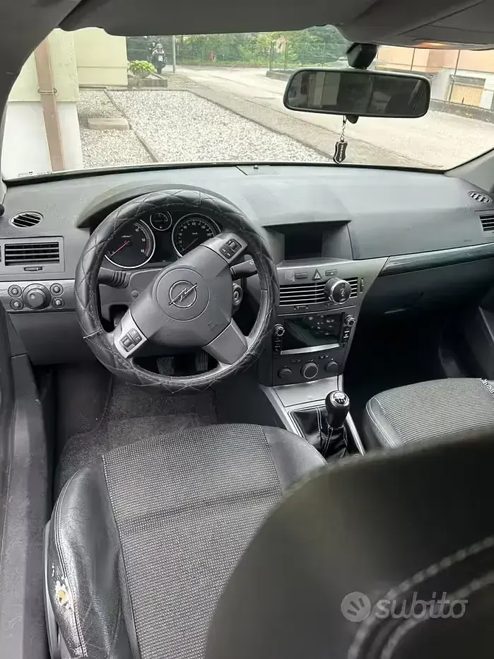 Usata Opel Astra 101 CV (74 kW) 2005 Grigio Berlina
