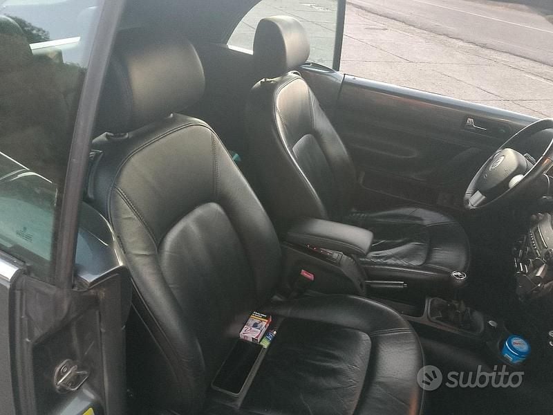 Usata VW New Beetle 150 CV (110 kW) 2006 Grigio Utilitaria