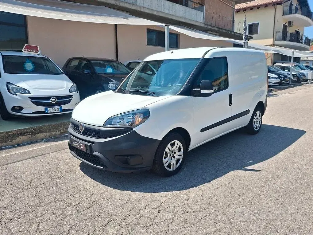 Usata Fiat Doblò 105 CV (77 kW) 2019 Bianco Monovolume