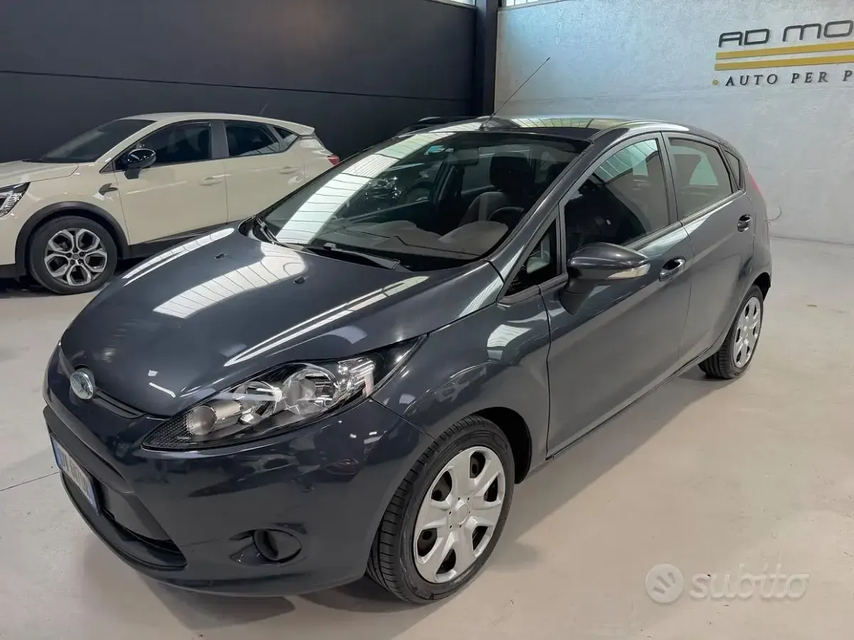 Usata Ford Fiesta 82 CV (60 kW) 2009 Grigio Berlina