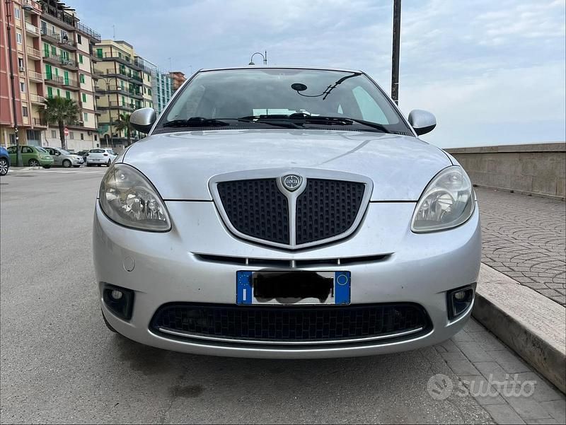Usata Lancia Ypsilon 77 CV (56 kW) 2010 Grigio Utilitaria