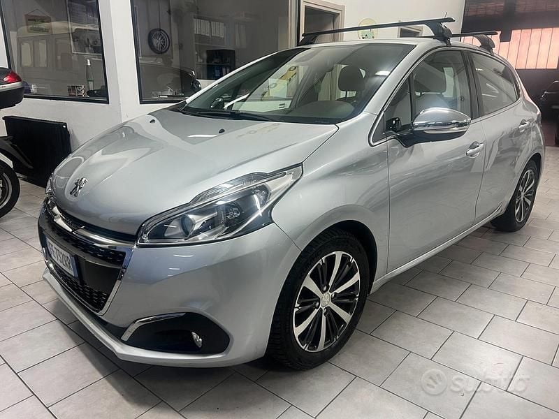 Usata Peugeot 208 Active 82 CV (60 kW) 2016 Grigio Utilitaria