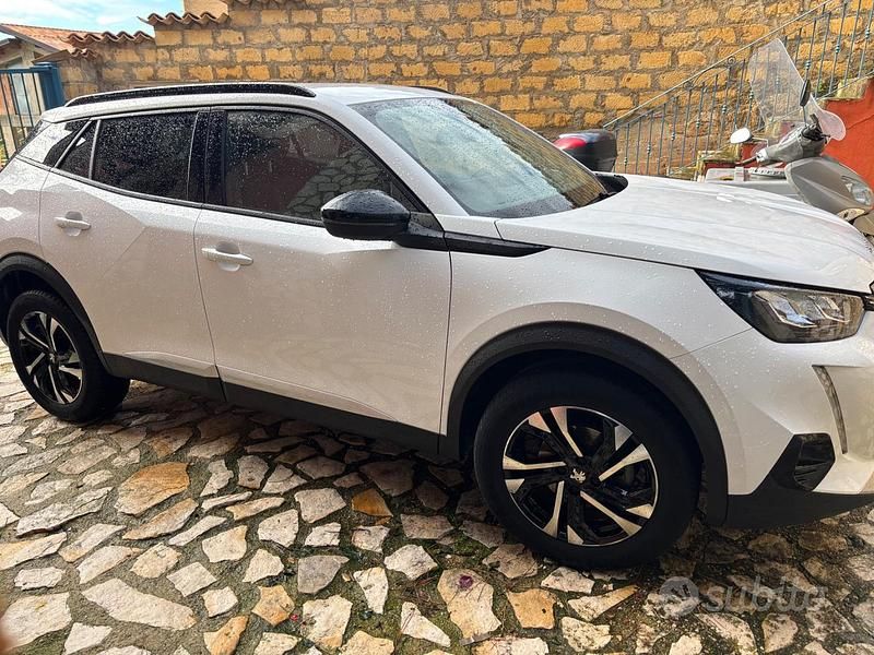 Usata Peugeot 2008 102 CV (75 kW) 2022 SUV