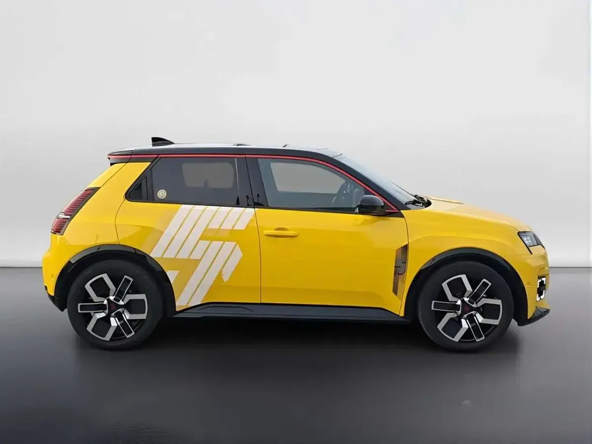 Occasion Renault R5 Iconic 110 kW (150 PK) 2024 Geel Hatchback