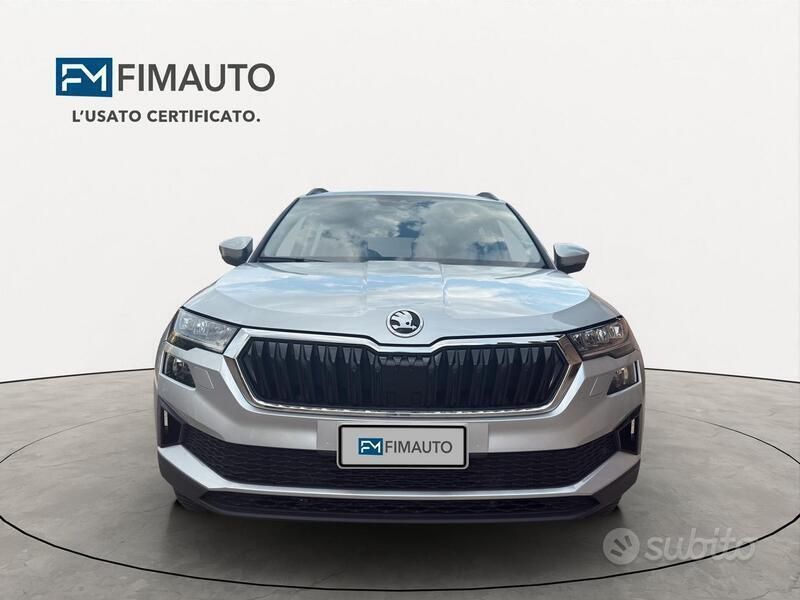 Grigio Usata 2024 Skoda Karoq Executive SUV | 26.900 € (Buon prezzo) - Immagine 1/4