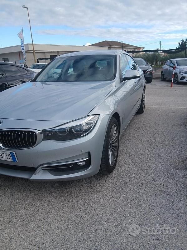 Usata BMW 318 Luxury Line 149 CV (109 kW) 2019 Grigio Berlina