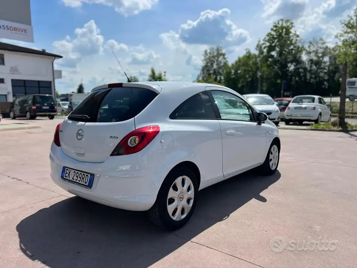 Usata Opel Corsa 86 CV (63 kW) 2011 Bianco Utilitaria