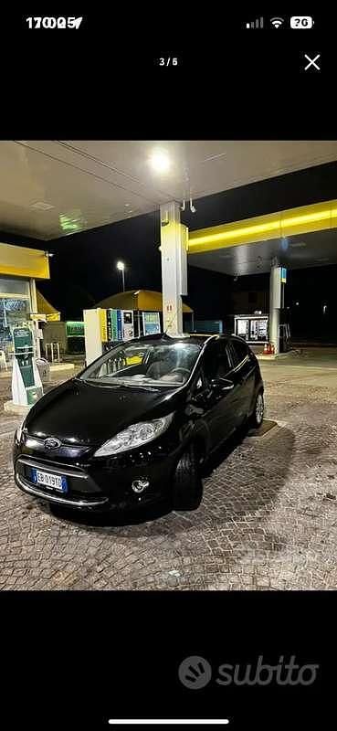 Usata Ford Fiesta Titanium 68 CV (50 kW) 2010 Utilitaria
