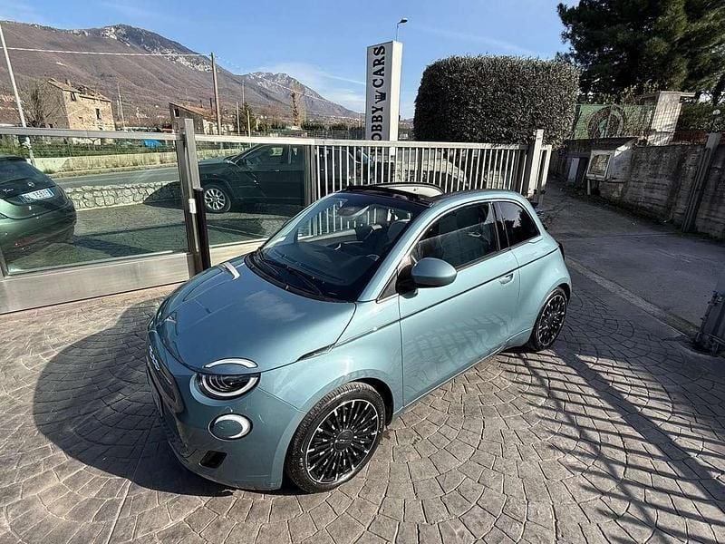 Usata Fiat 500e Icon 86 kW (118 CV) 2021 Blu Cabrio