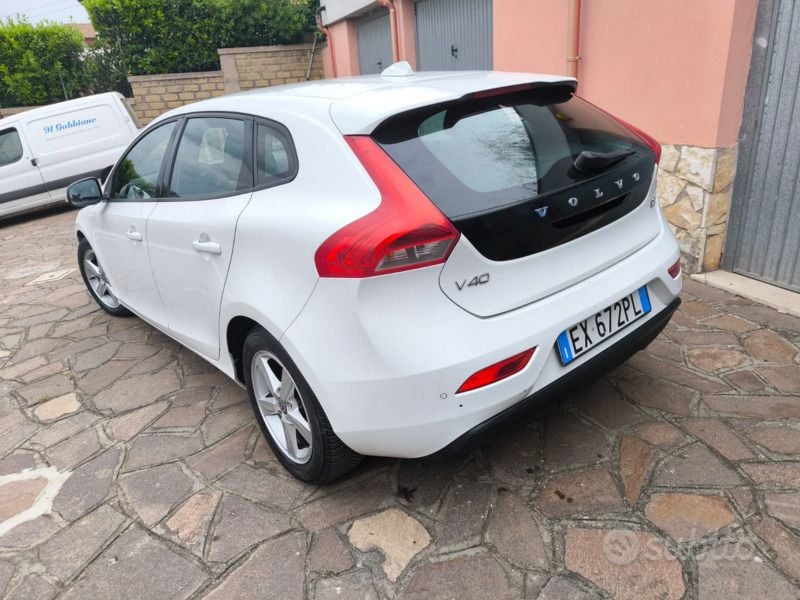Usata Volvo V40 115 CV (84 kW) 2014 Bianco Station wagon