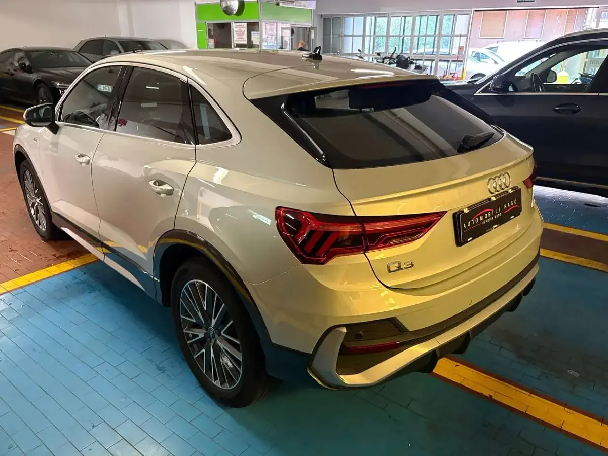 Usata Audi Q3 Sportback S-Line 150 CV (110 kW) 2022 Argento cavo metalizzato SUV