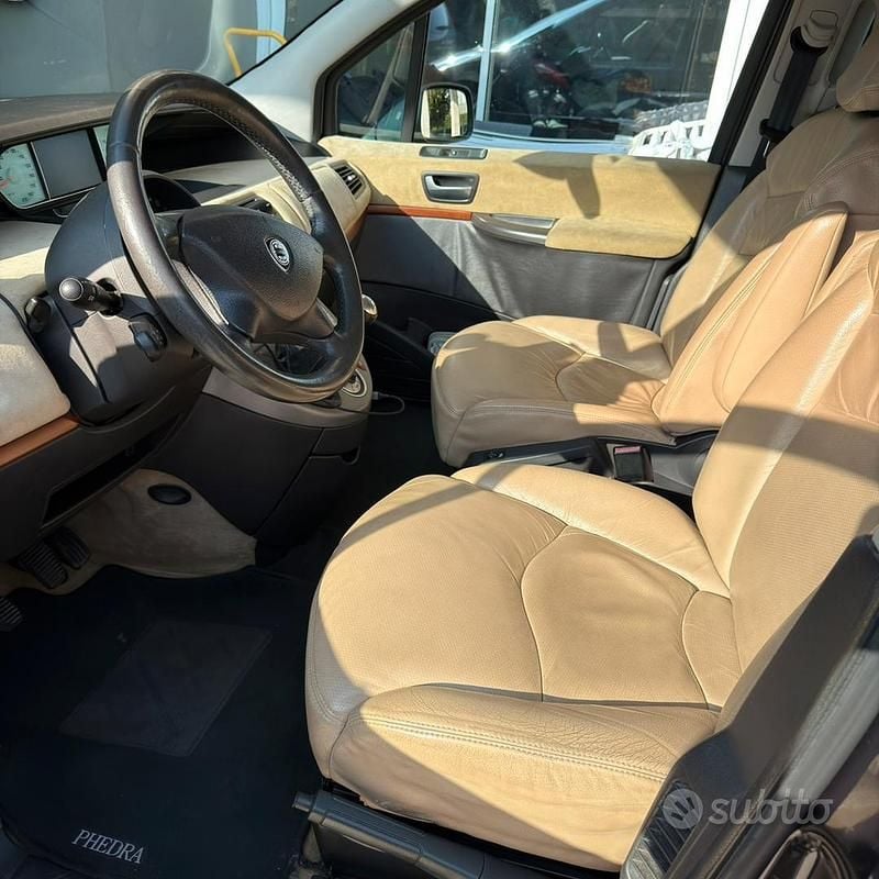 Usata Lancia Phedra 128 CV (94 kW) 2004 Grigio Monovolume