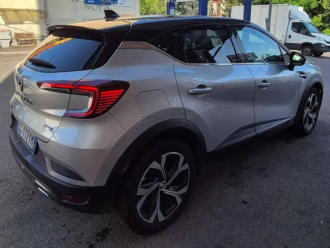 Usata Renault Captur RS Line 94 CV (69 kW) 2021 Argento SUV