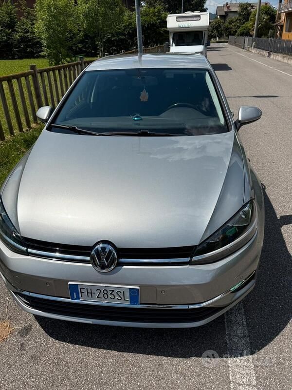 Grigio Usata 2017 VW Golf VII Due volumi | 12.500 € (Buon prezzo) - Immagine 1/4