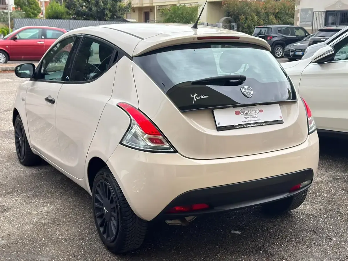 Usata Lancia Ypsilon 69 CV (50 kW) 2019 Beige