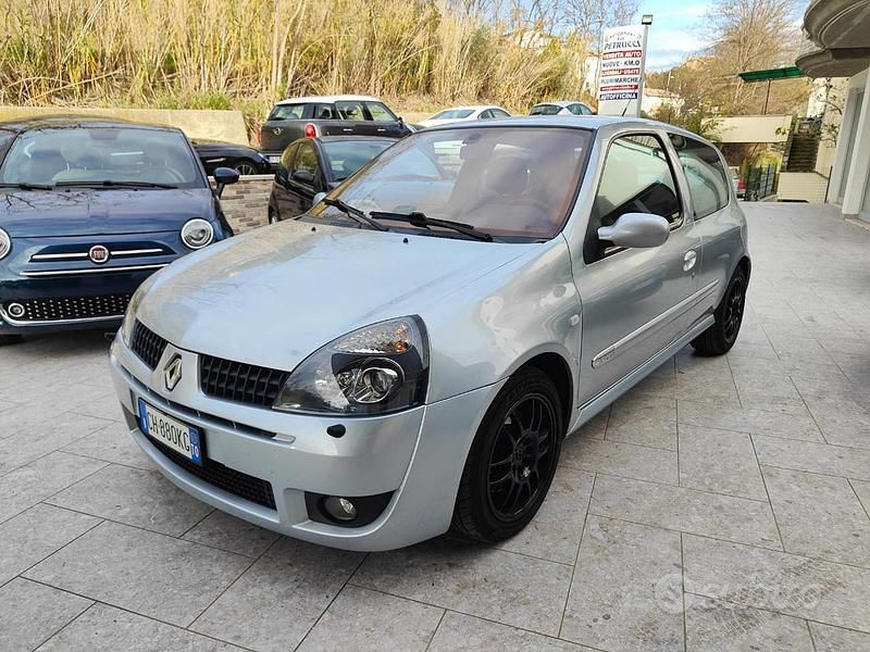 Käytetty Renault Clio II R.S. 169 HP (124 kW) 2003 Harmaa Viistoperä