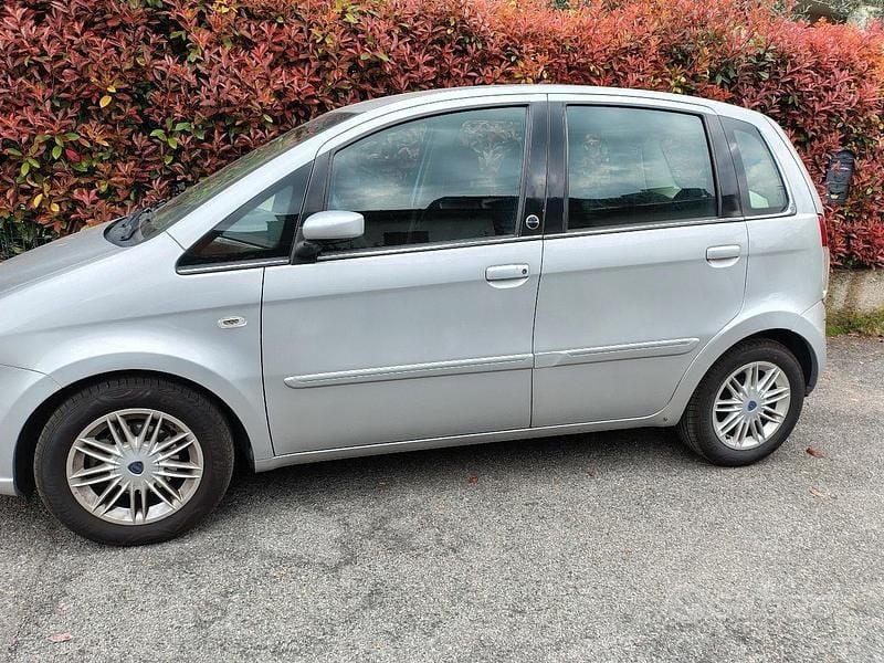 Usata Lancia Musa 77 CV (56 kW) 2009 Grigio Monovolume