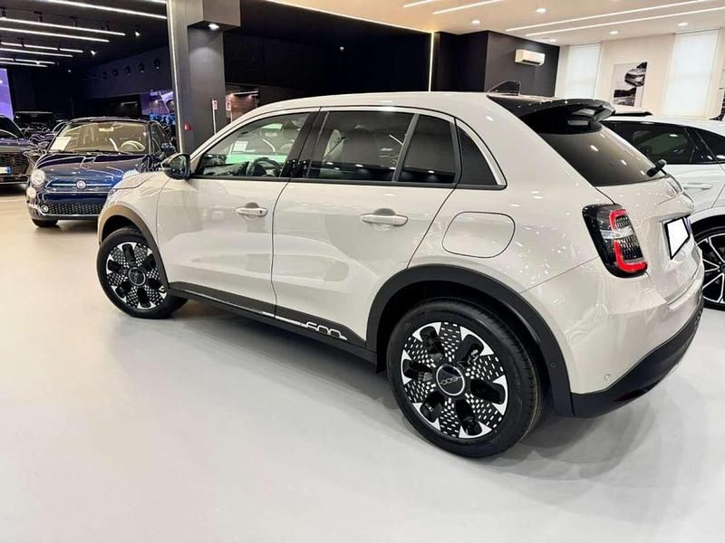 Usata Fiat 600 La Prima 110 CV (80 kW) 2024 Crema cappuccino SUV