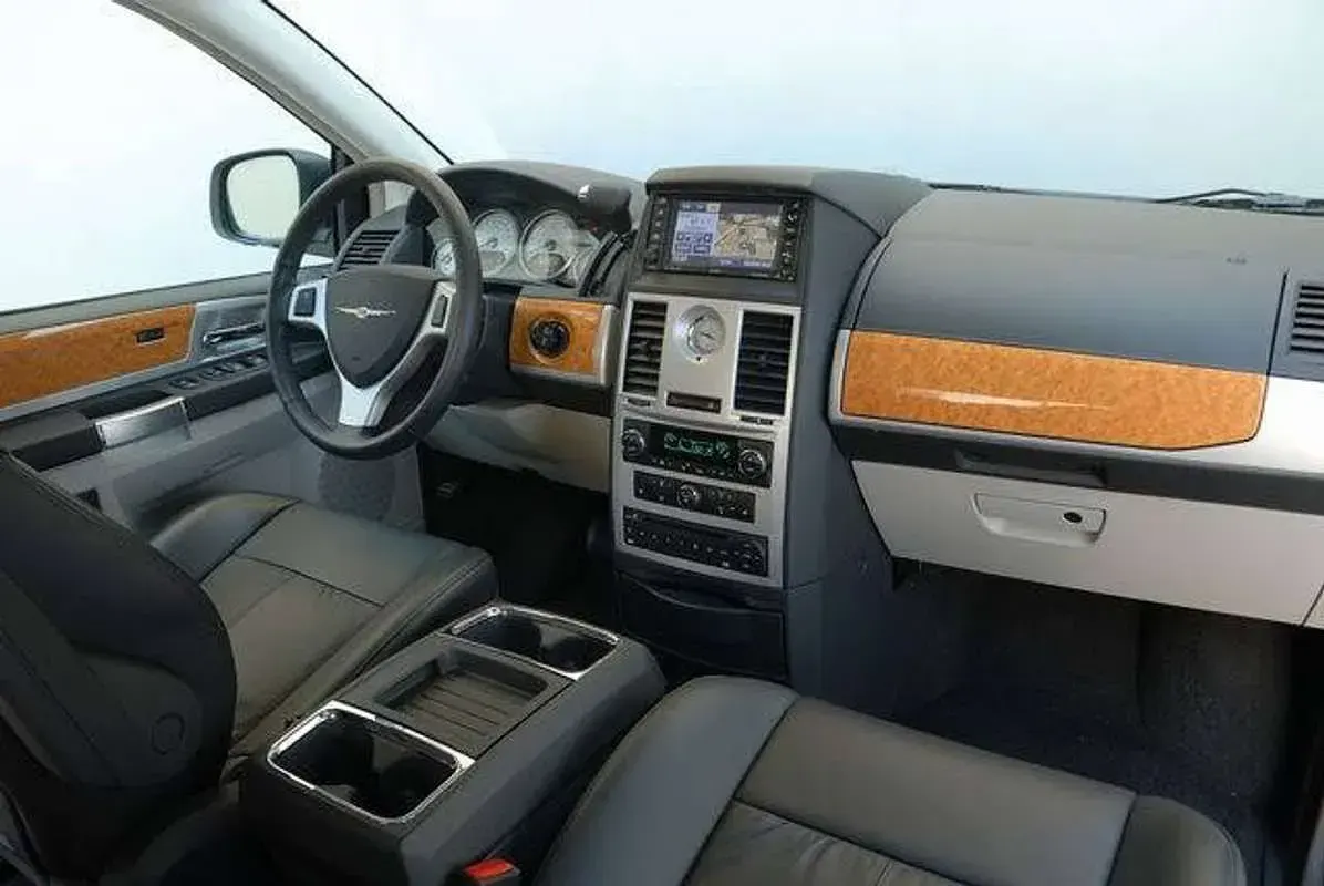 Usata Chrysler Grand Voyager Limited 163 CV (119 kW) 2009 Argento Monovolume