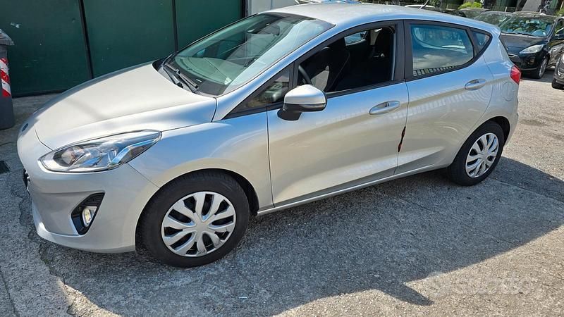 Usata Ford Fiesta Vignale 86 CV (63 kW) 2018 Argento Utilitaria