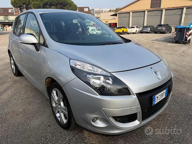 Usata Renault Scénic III 110 CV (80 kW) 2012 Grigio Monovolume