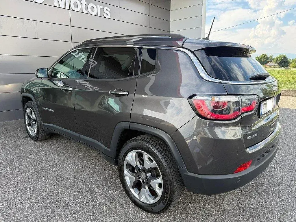 Usata Jeep Compass Limited 140 CV (102 kW) 2018 Grigio SUV