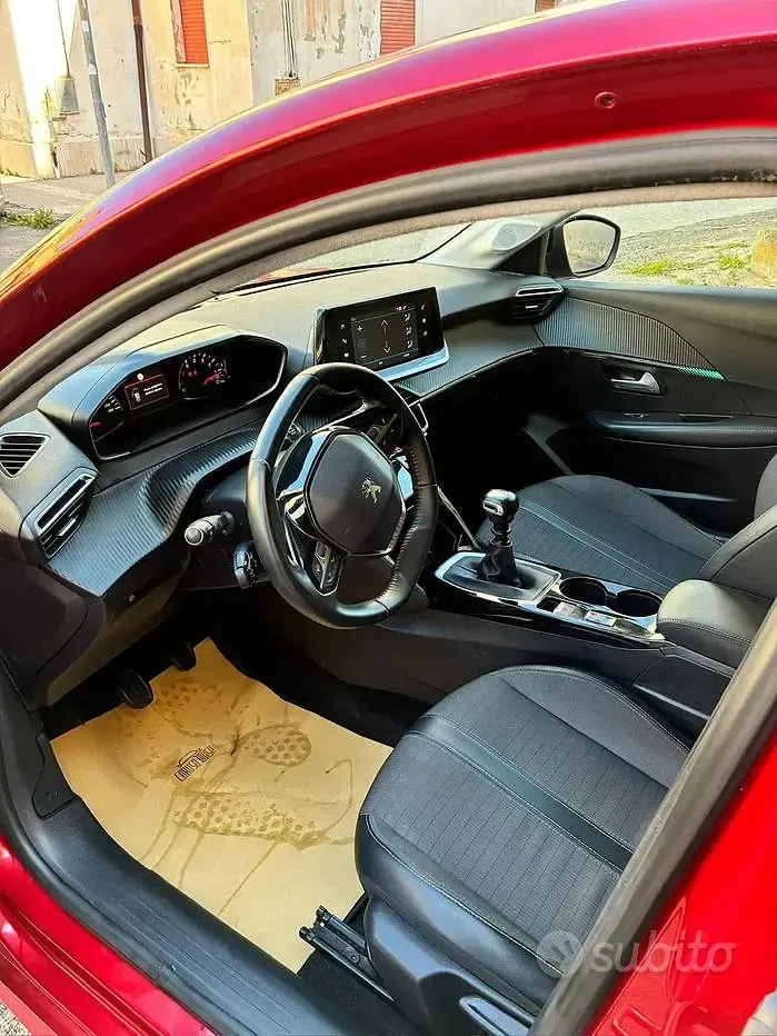 Usata Peugeot 208 102 CV (75 kW) 2021 Utilitaria