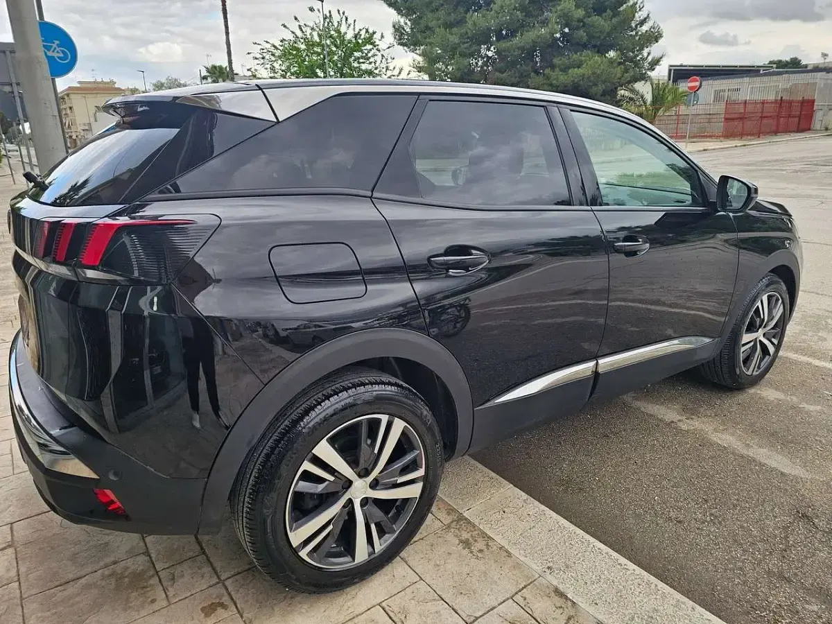 Usata Peugeot 3008 Allure 131 CV (96 kW) 2023 Nero perla SUV