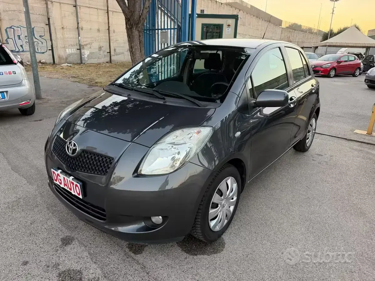 Usata Toyota Yaris 87 CV (63 kW) 2008 Grigio Utilitaria