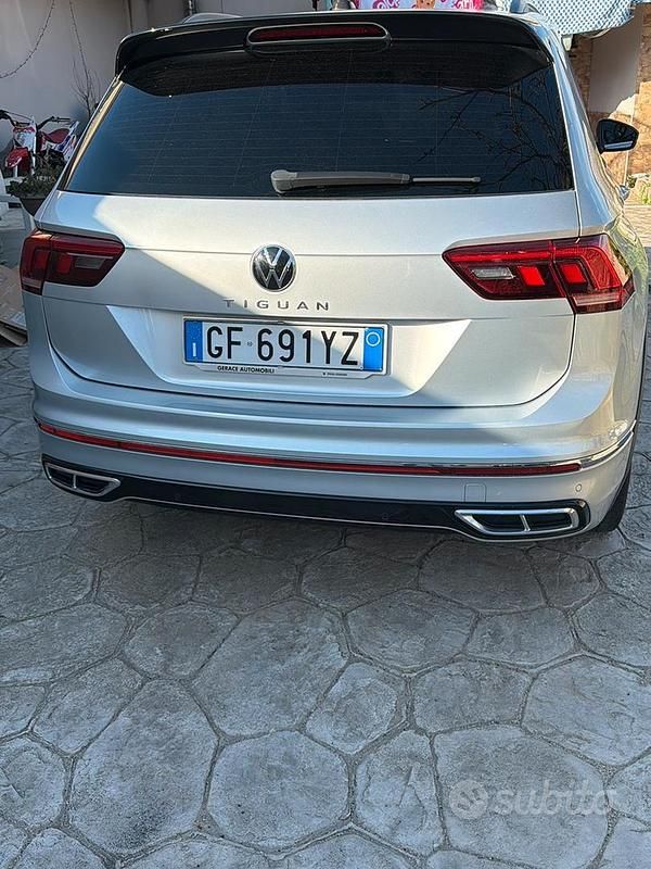 Usata VW Tiguan R-line 150 CV (110 kW) 2021 Grigio SUV