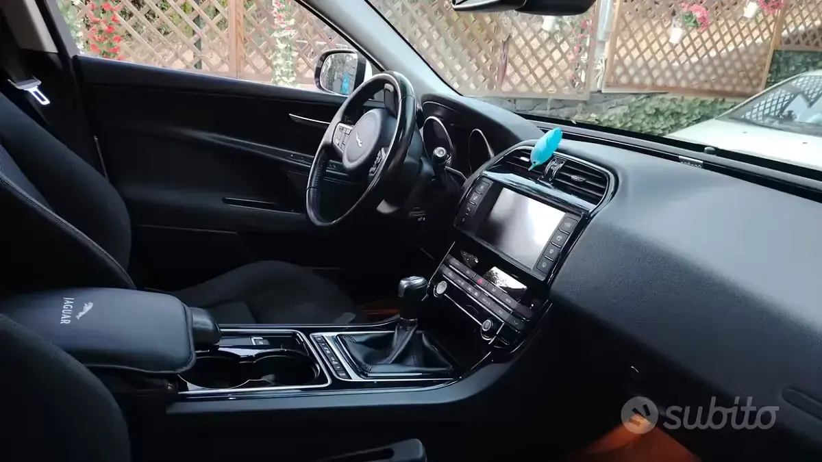 Usata Jaguar XE Prestige 180 CV (132 kW) 2016 Bianco Berlina