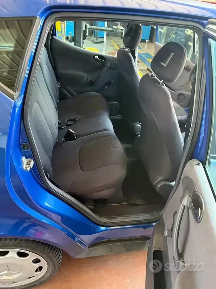 Usata Mercedes A140 82 CV (60 kW) 2001 Bluazzurro Utilitaria