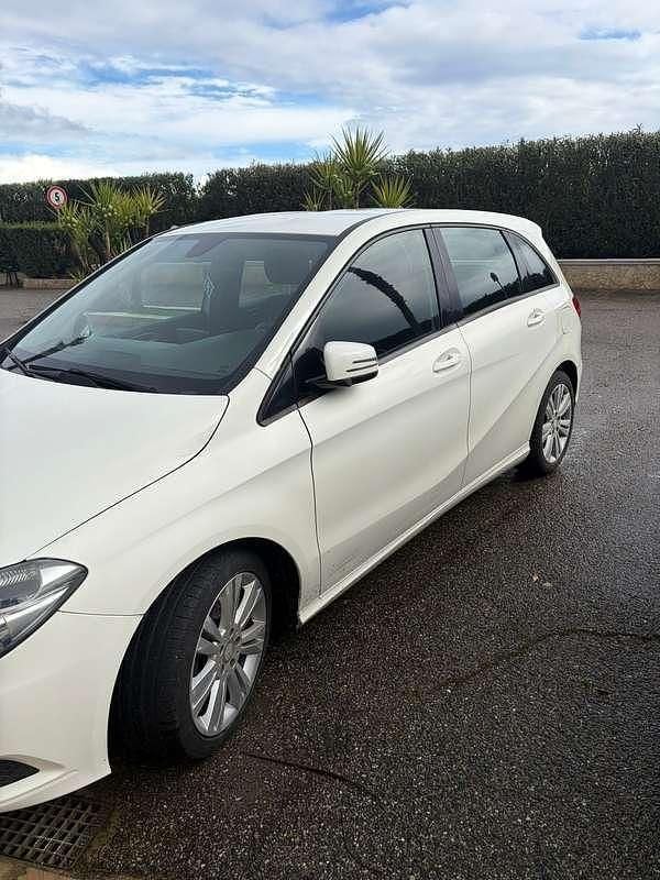 Usata Mercedes B180 Executive 109 CV (80 kW) 2013 Bianco Utilitaria