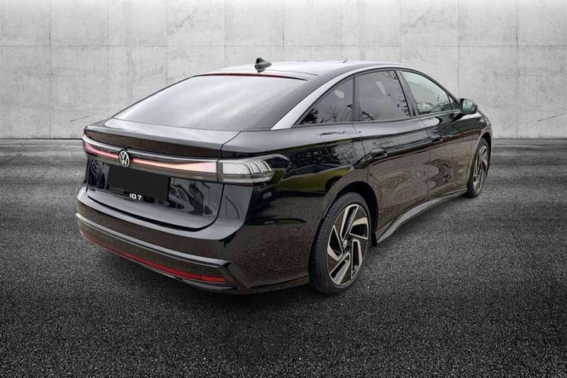 Usata VW ID.7 Pro 88 kW (121 CV) 2024 Nero Berlina