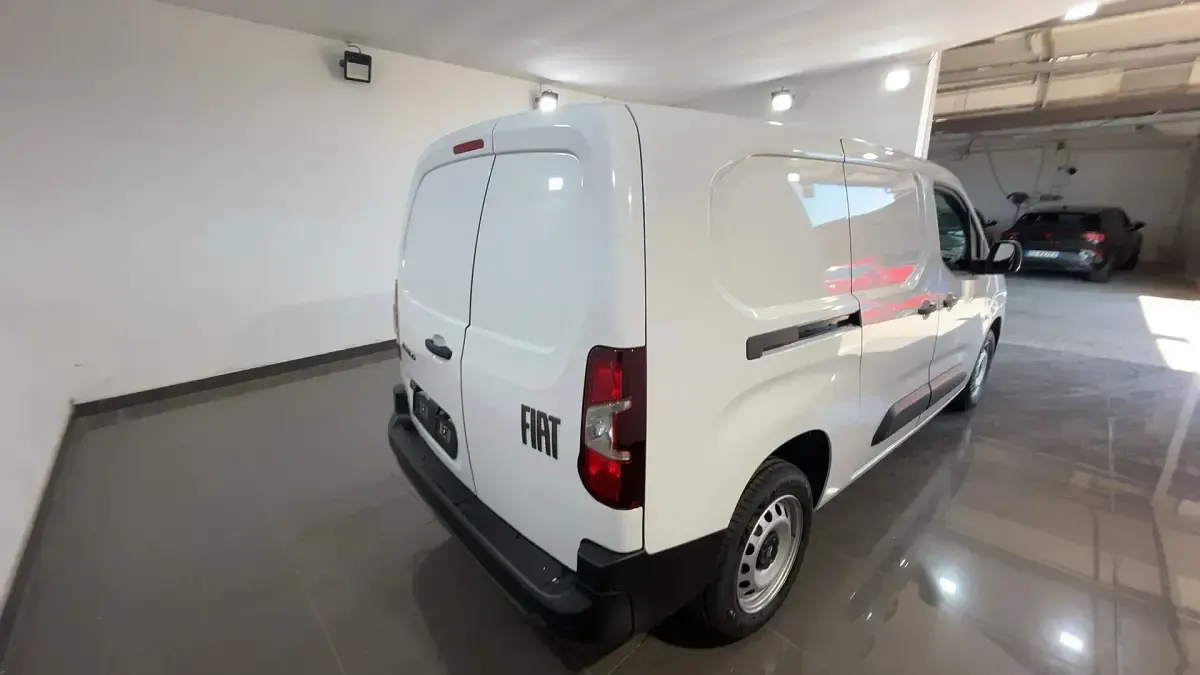 Nuova Fiat Doblò 102 CV (75 kW) 2026 549  bianco pastello Monovolume