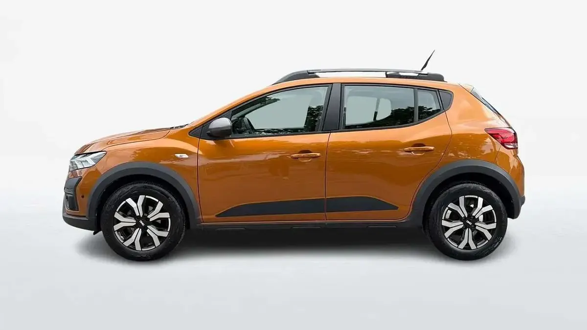 Usata Dacia Sandero Expression 101 CV (74 kW) 2023 Arancione Berlina