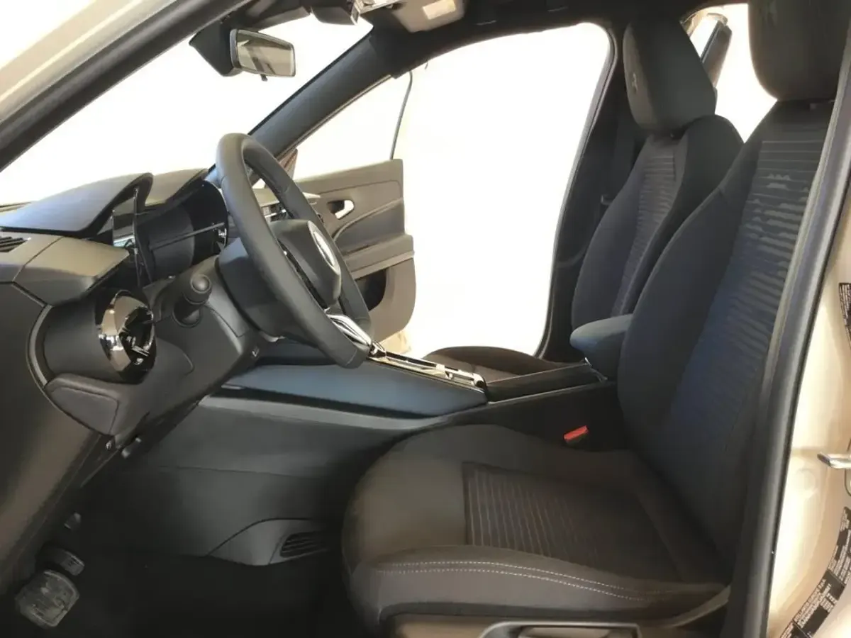 Usata Alfa Romeo Junior 114 kW (156 CV) 2025 Beige SUV