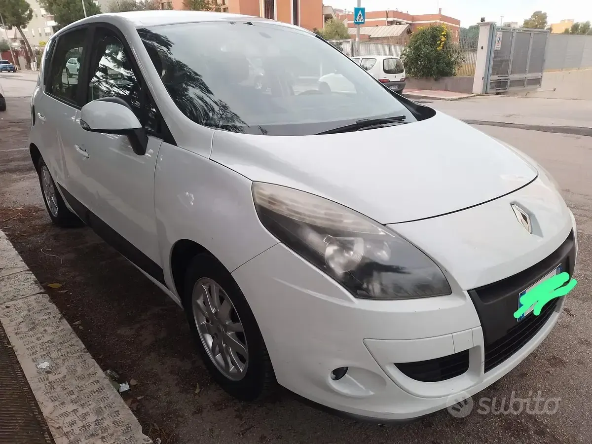 Usata Renault Scénic III 110 CV (80 kW) 2011 Bianco Monovolume