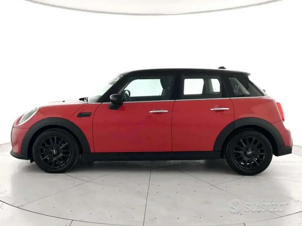 Usata Mini Cooper Classic 136 CV (100 kW) 2024 Chili red Utilitaria