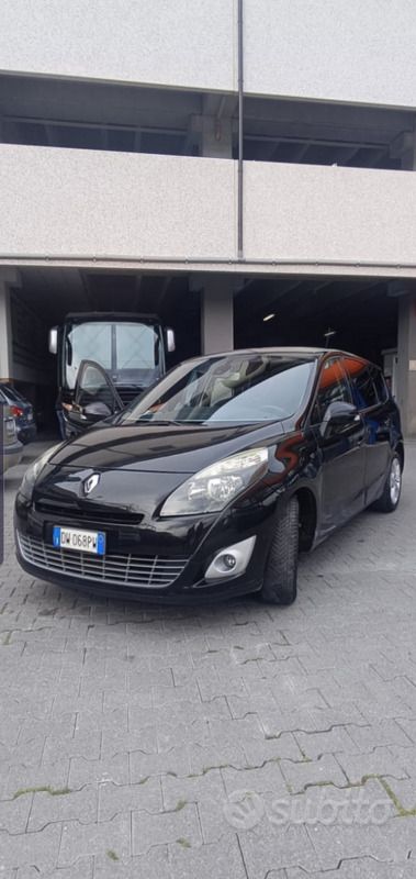 Usata Renault Scénic III 110 CV (80 kW) 2009 Monovolume