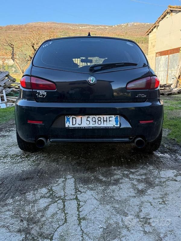 Usata Alfa Romeo 147 120 CV (88 kW) 2007 Nero Utilitaria