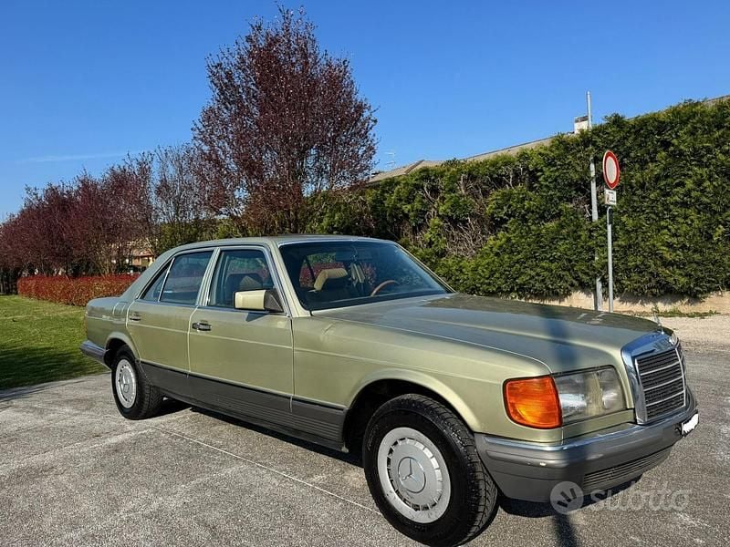 Usata Mercedes 280 SE 184 CV (135 kW) 1981 Verde Berlina
