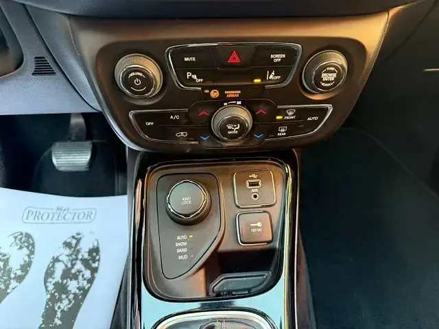 Usata Jeep Compass Opening Edition 140 CV (102 kW) 2017 Nero SUV