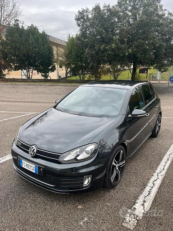 Grigio Usata 2012 VW Golf VI GTD Tre volumi | 9500 € (Buon prezzo) - Immagine 1/4